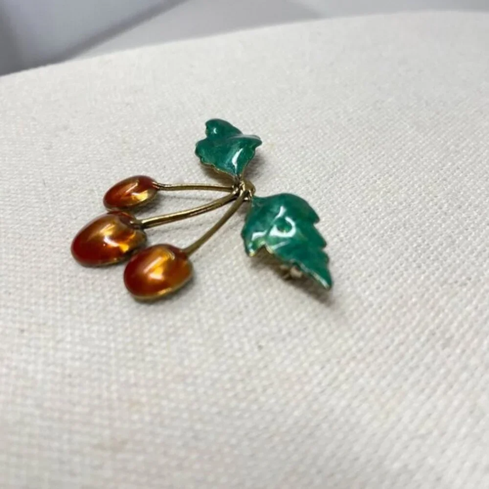 Unbranded vintage cherry